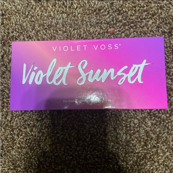 Violet Voss Eyeshadow Palette - Picture 1 of 2